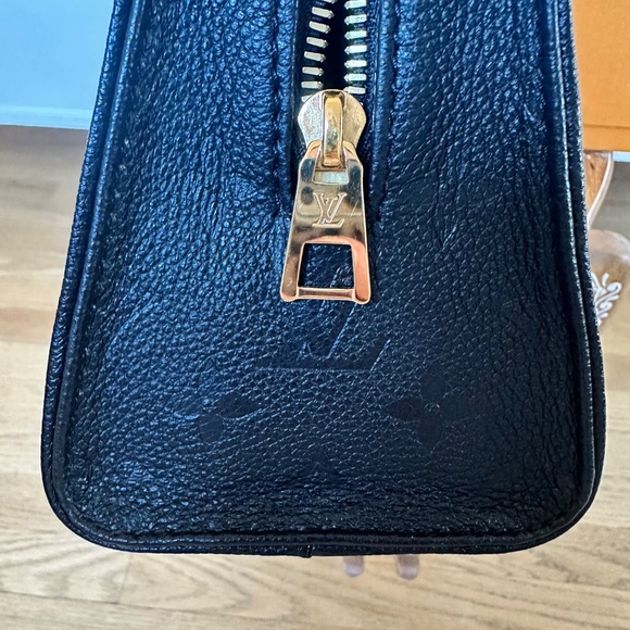 Louis Vuitton OnTheGo East West Black Embossed Leather Tote Bag - Picture 6 of 11